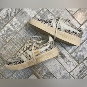 NWT Gola sneaker